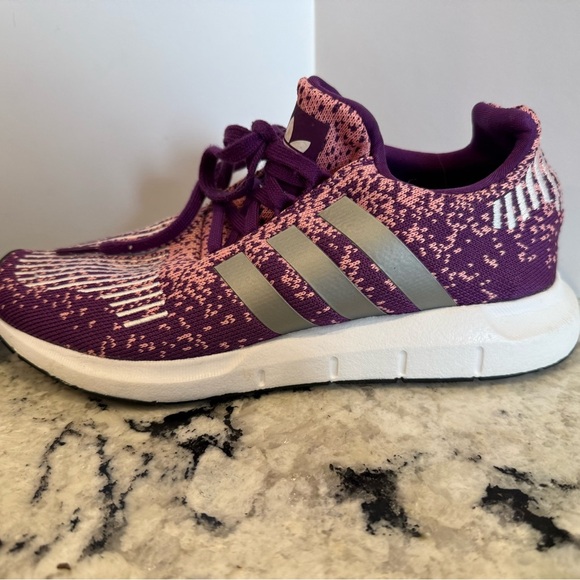 Adidas Women’s SwiftRuns - Picture 3 of 9